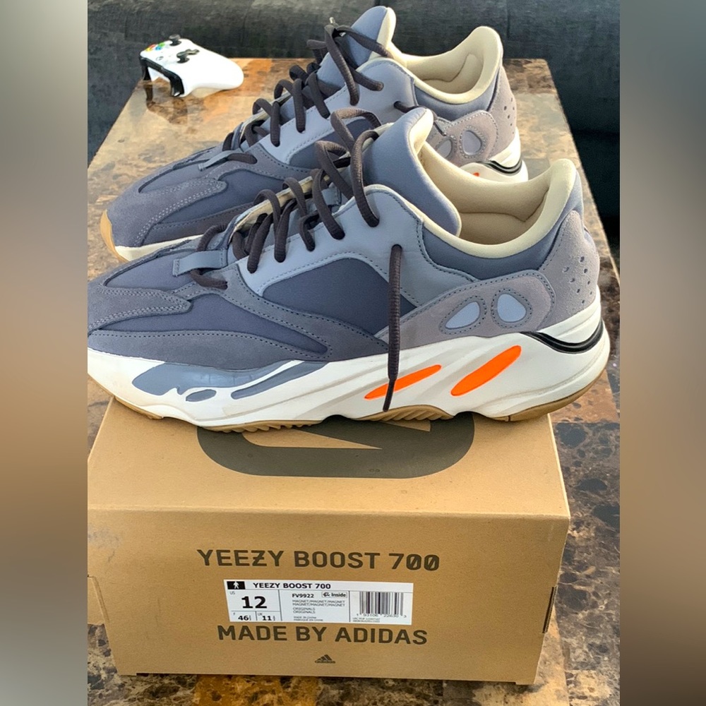 Yeezy 700 “Magnet”